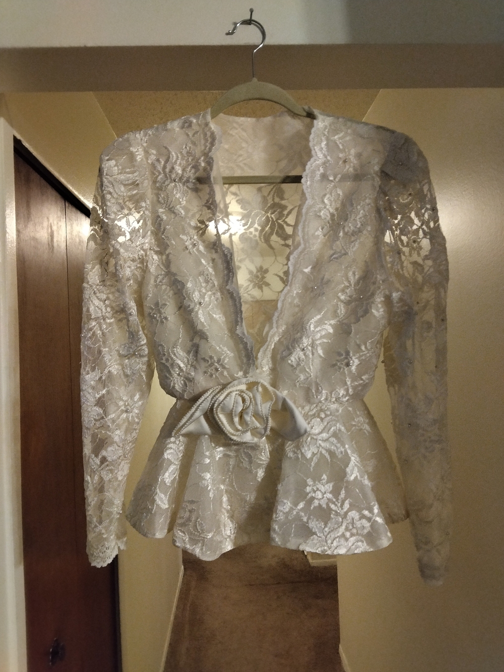 Women's Vintage Ivory Lace Peplum Jacket with Floral Applique
